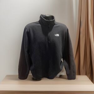 The North Face Men’s Half Zip Pullover. Black. Size Large